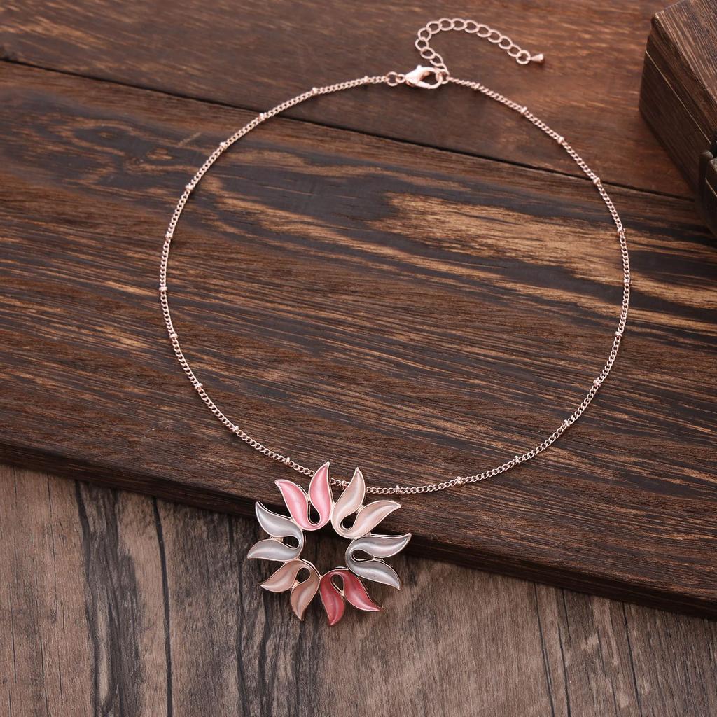 New color painting oil hollow sunflower pendant, women's personality versatile geometric flower necklace
