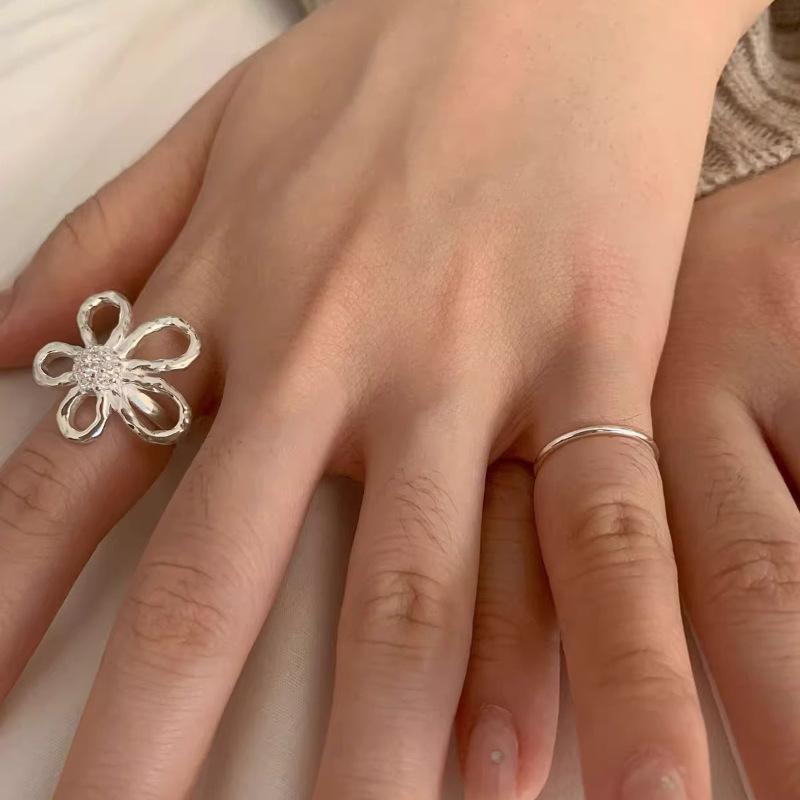 Trendy Fashionable And Large Flower Design Ring For Women Adjustable Open Style