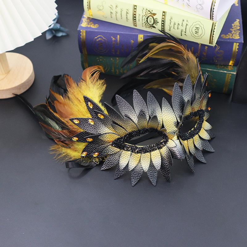 Black Feather Bird Beak Eagle Half Face Mask Cosplay Animal Bird Mouth Leather Masks Halloween Carnival Party Costume Props