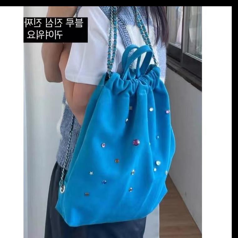 

2024 новий дизайн ніша жіноча сумка сумка матовий фліс сплайсинг кольоровий дорогоцінний камінь ланцюжок рюкзак шнурок синій