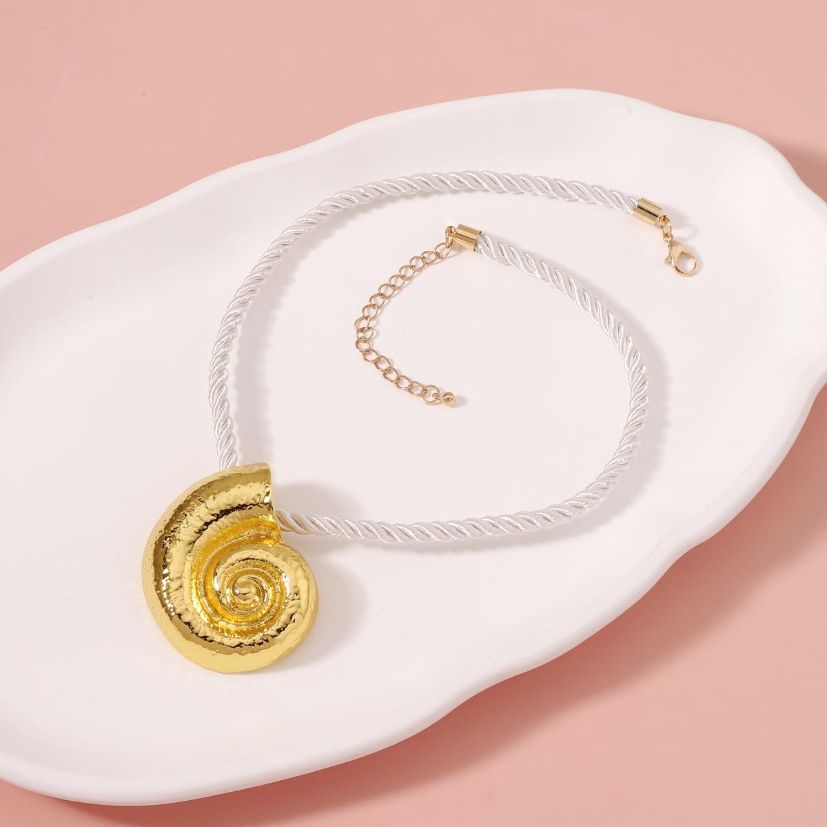 

Золотистый стиль раковины, трендовый и модный, универсальный, ожерелье класса люкс, цепочка для ключицы для женщин