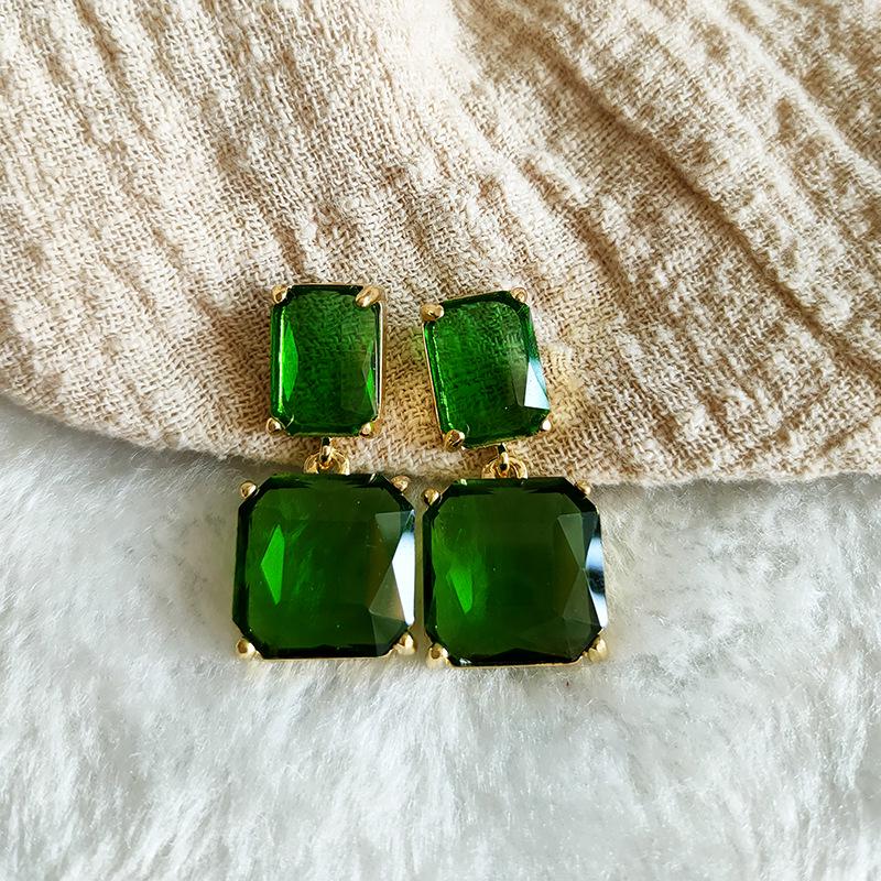 Elegant Green Crystal Earrings for Women - High-End Autumn Niche Design with New Silver Needle 624