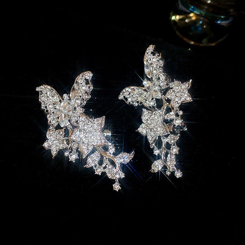 

Роскошный Французский Сказочный Ушной Кафф с Кисточкой-Бабочкой и Стразами - Не Требуется Прокол