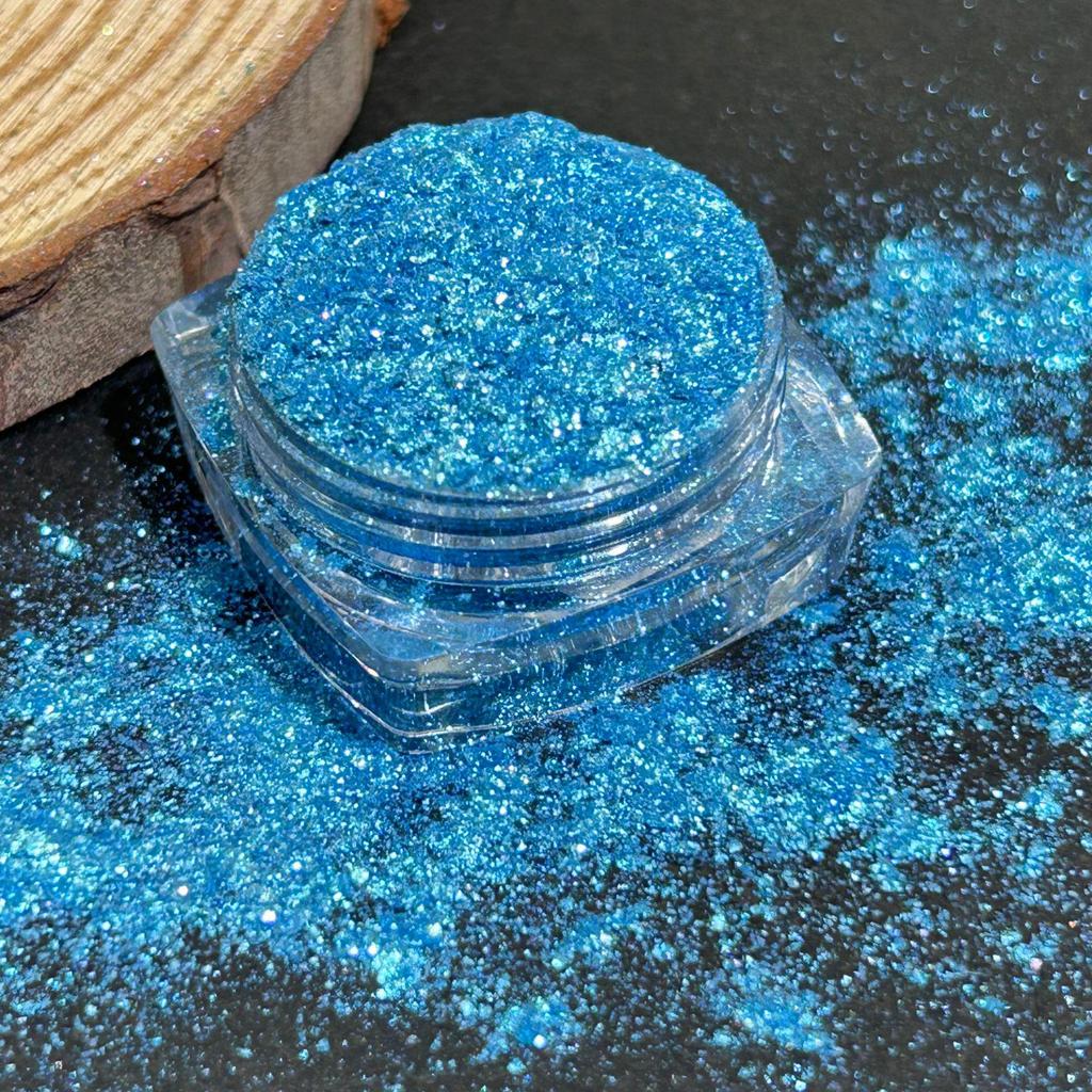 **Iridescent Silver-Plated Glitter Eyeshadow & Highlight Powder**