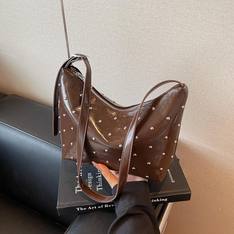 Large capacity bag women's summer new fashion niche rivet shoulder messenger bag commuter dumpling bag