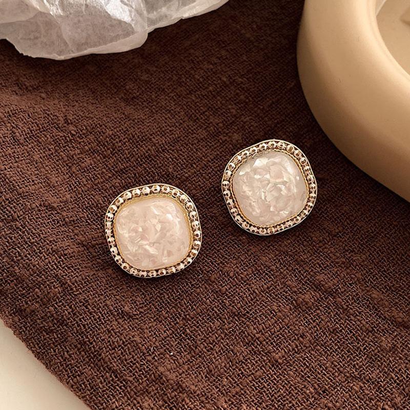 New Retro French Sweet Pearl Temperament Drop Earrings Fashion Black White Beads Senior Simplicity Women Hot Earrings Jewelry