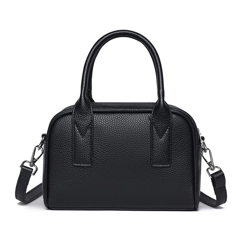 Simple small square bag, women's tide and 2025 new textured large-capacity bowling bag, commuter messenger bag