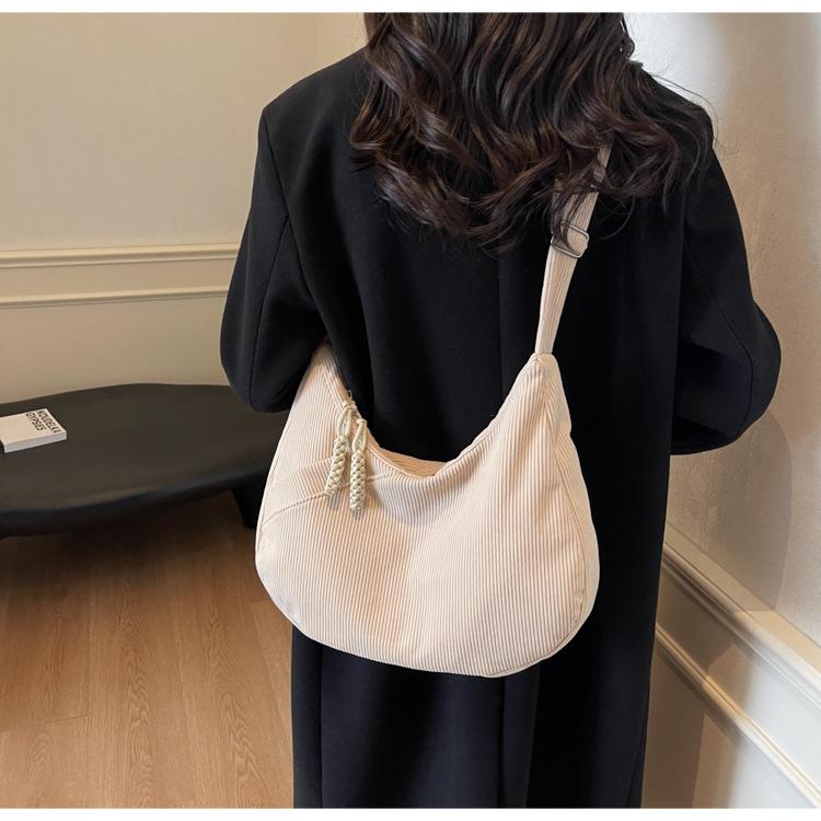 Corduroy dumpling bag women's Japanese high-grade texture versatile large-capacity shoulder messenger bag class commuter bag