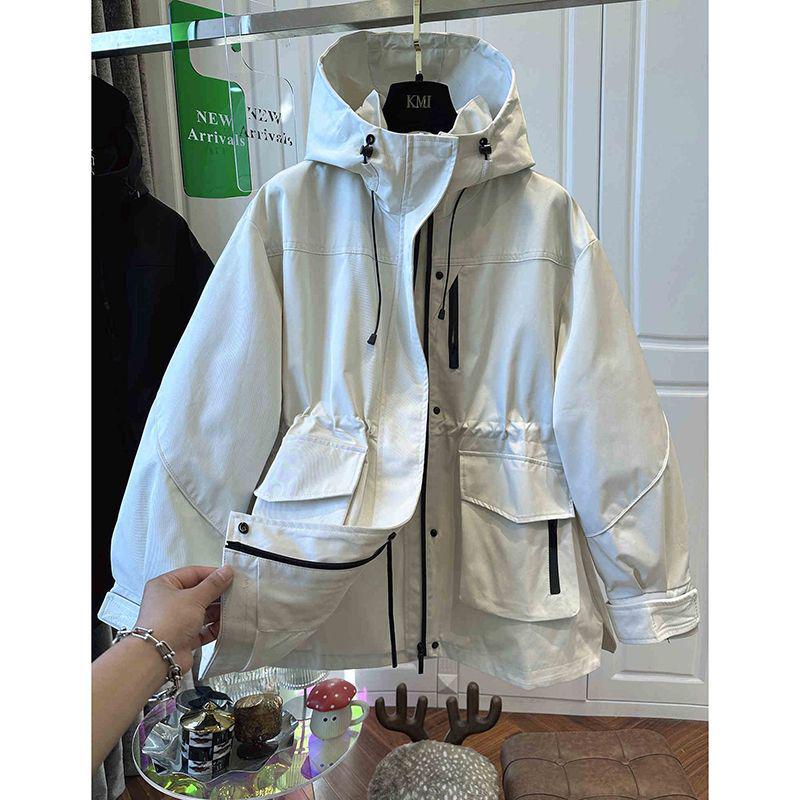 European Women's Khaki Hooded Waist-Cinching Windbreaker - Sporty Workwear Jacket for Early Spring/Autumn