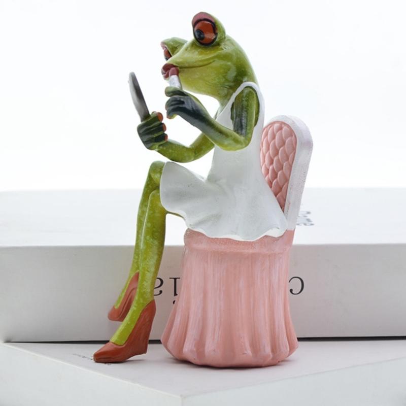 Elegant Treefrog Lover Sculpture Resin Desk Ornament For Living Room Bedroom Decoration And Anniversary Present