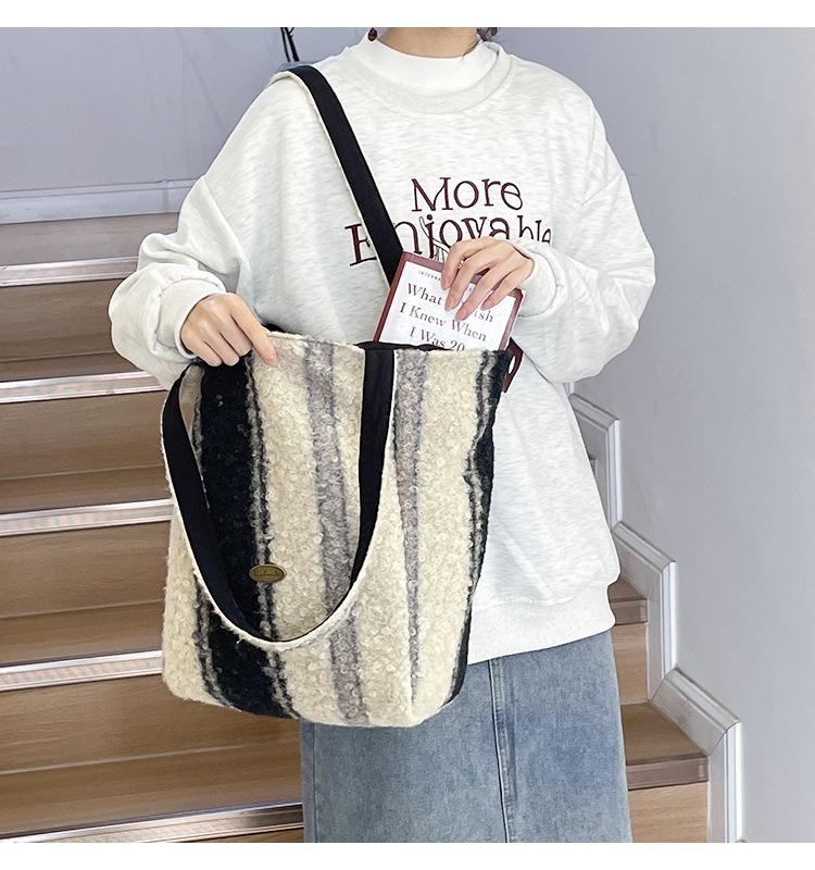 2026 New Ins Style Reversible Woolen Tote: Autumn/Winter Large Capacity Trendy Shoulder Shopping Bag