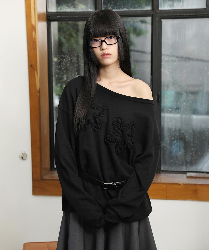 PEACE MAKER Flower Off-Shoulder Waffle Ls (Black)
