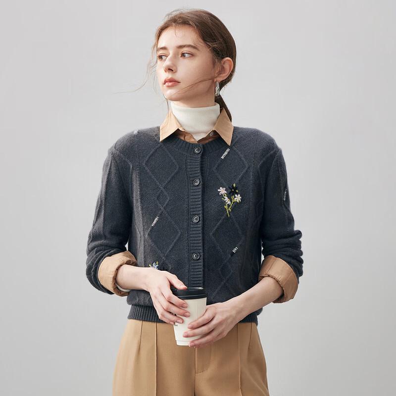 Commombocca Women's Embroidered Thickened Cashmere Cardigan