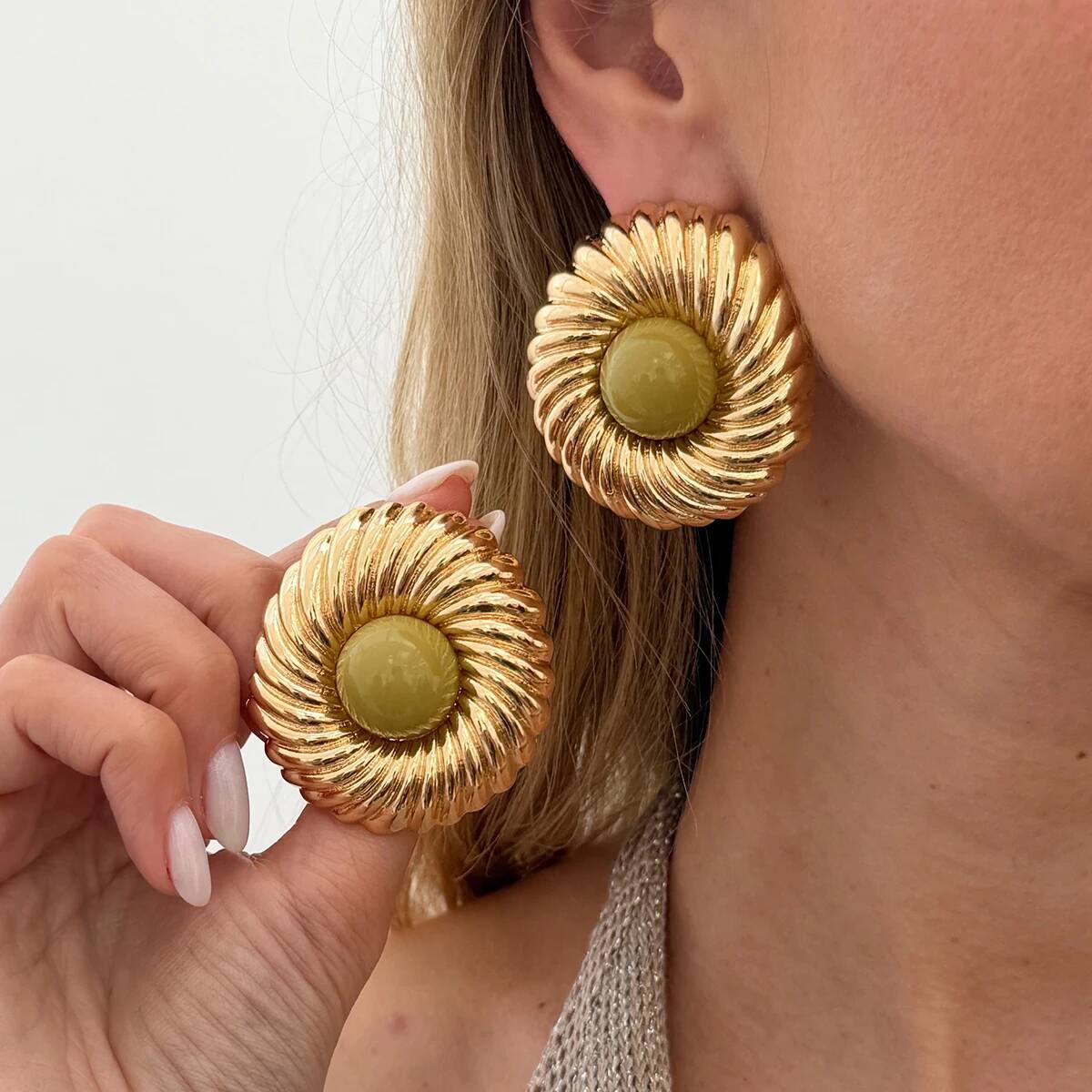 

Ingemark Exaggerated Retro Yellow Green Resin Geometry Metal Stud Earrings Women New Kpop Fashion Party Statement Jewelry Gift