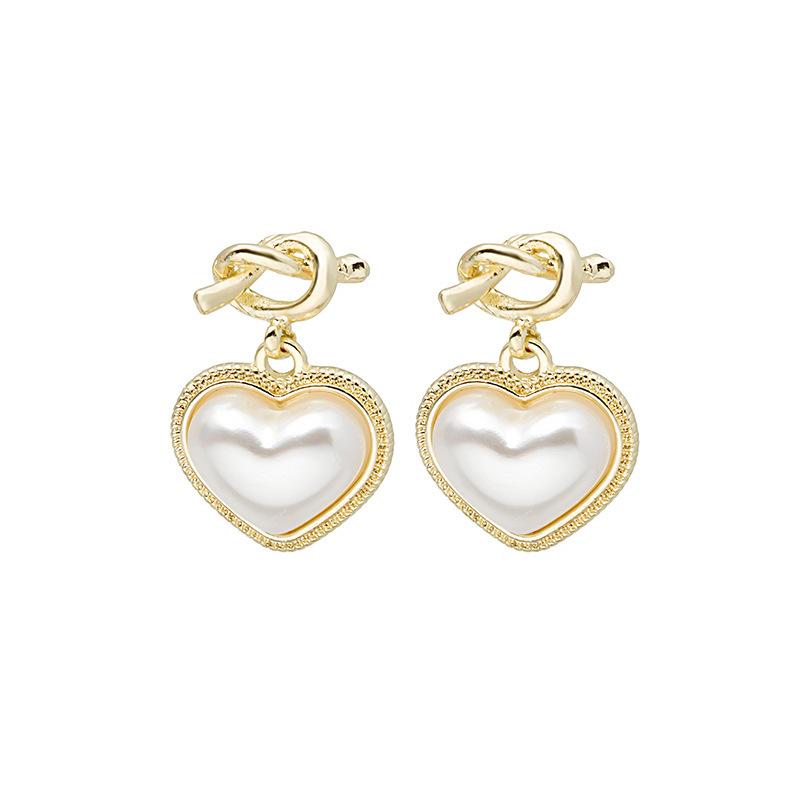 Light Luxury Simple Pearl Earrings Women'S Metal Smooth Pearl Geometric Star Love Ear Jewelry Of The Same Style