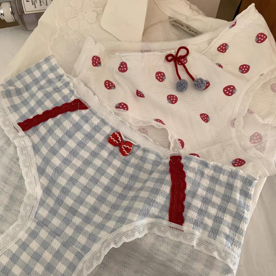 Milk Blue Japanese Sweet Strawberry Cute Underwear for Girls Pure Cotton Mid Waist Antibacterial Student Shorts Breathable Triangle Toe