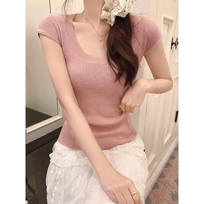 T-shirt rose d'été à col en U plongeant et manches courtes, épaule droite, en maille, coupe ajustée, style sexy et décontracté.