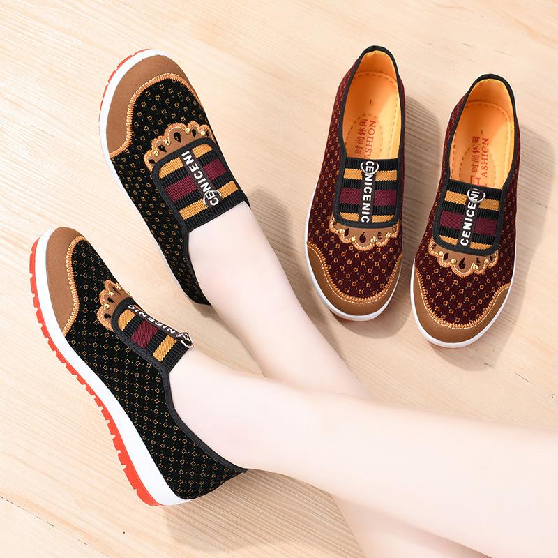 Spring and Autumn cloth shoes women's soft-soled middle and old casual shoes are comfortable and lightweight for one pedal.