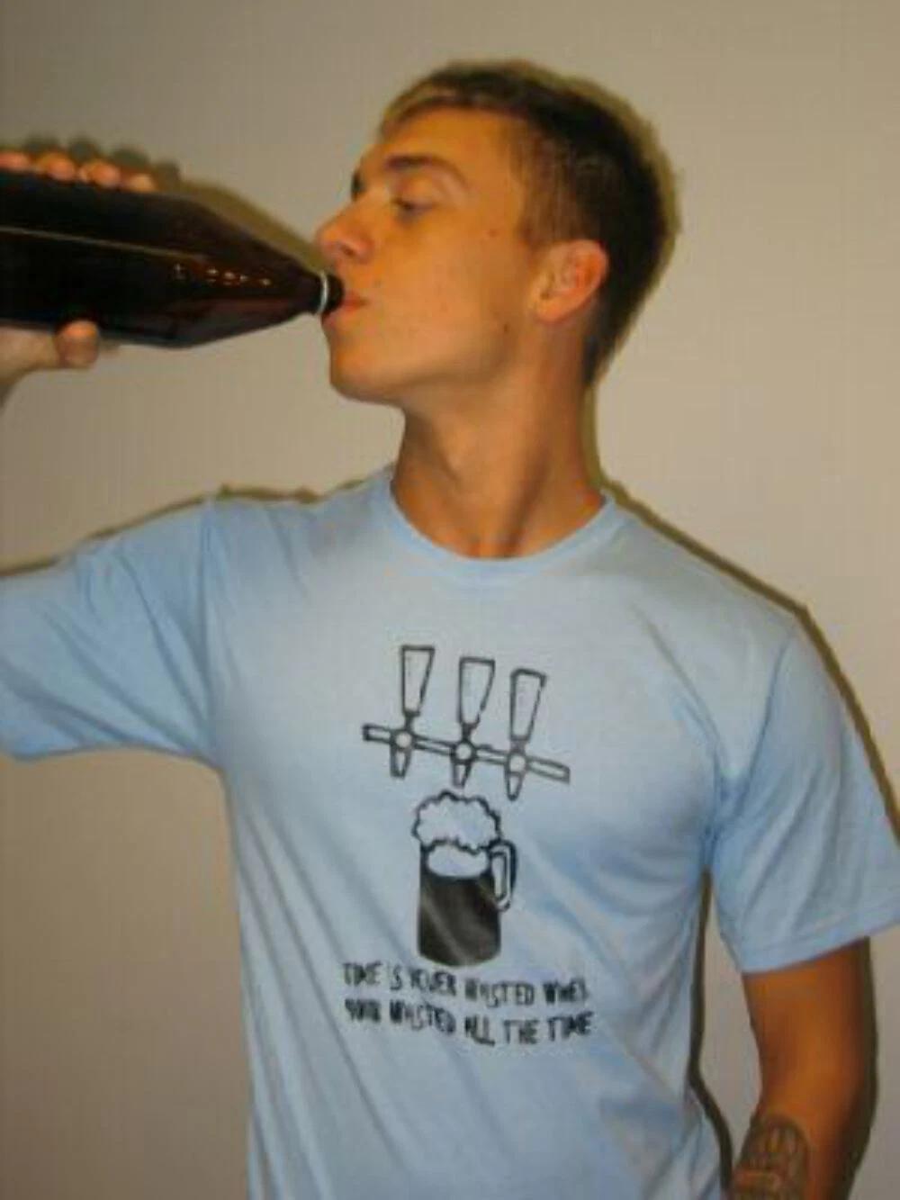 Time Is Never Wasted When You’re Wasted – Funny Beer Drinking Tee L