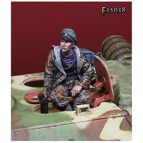 Darius Miniatures 1/35 Scale WWII German Waffen SS Officer 1 Tank Commander Seated In Hatch Resin Kit DMF35038