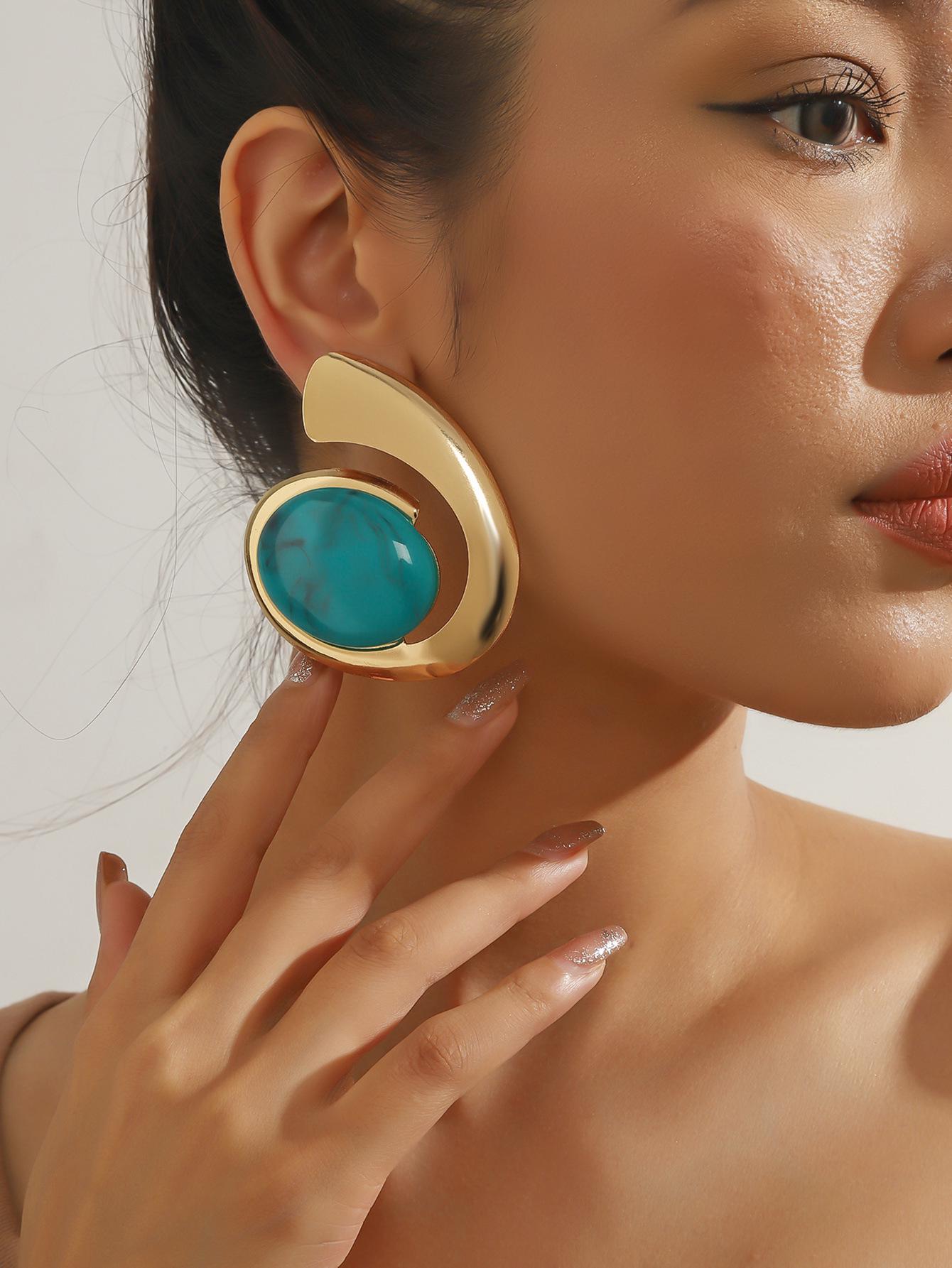 

Трендовые европейские и американские серьги с бирюзой 2024 года: Уникальный, Смелый Дизайн золотой