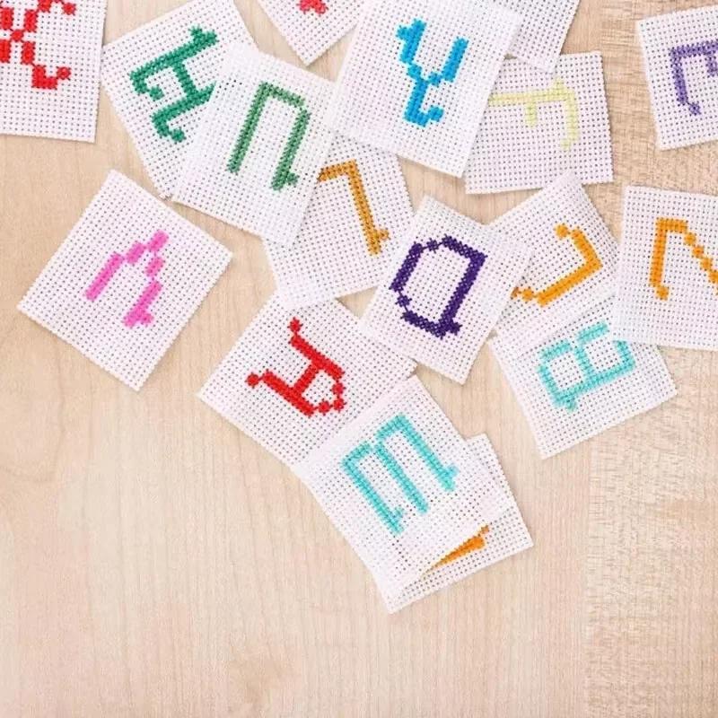 2/4pcs Plastic Canvas Embroidery Sheets White Bag Mesh Sheets for DIY Sewing Embroidered Woven Crafts