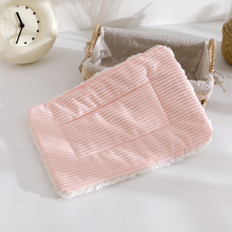 

Теплая фланелевая флисовая подстилка-гнездо для маленьких питомцев: Хомяки, Ежи, Шиншиллы, Кролики Large 31*21cm