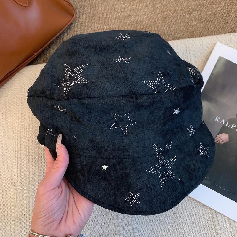 Мягкая беретка-звезда в стиле ретро