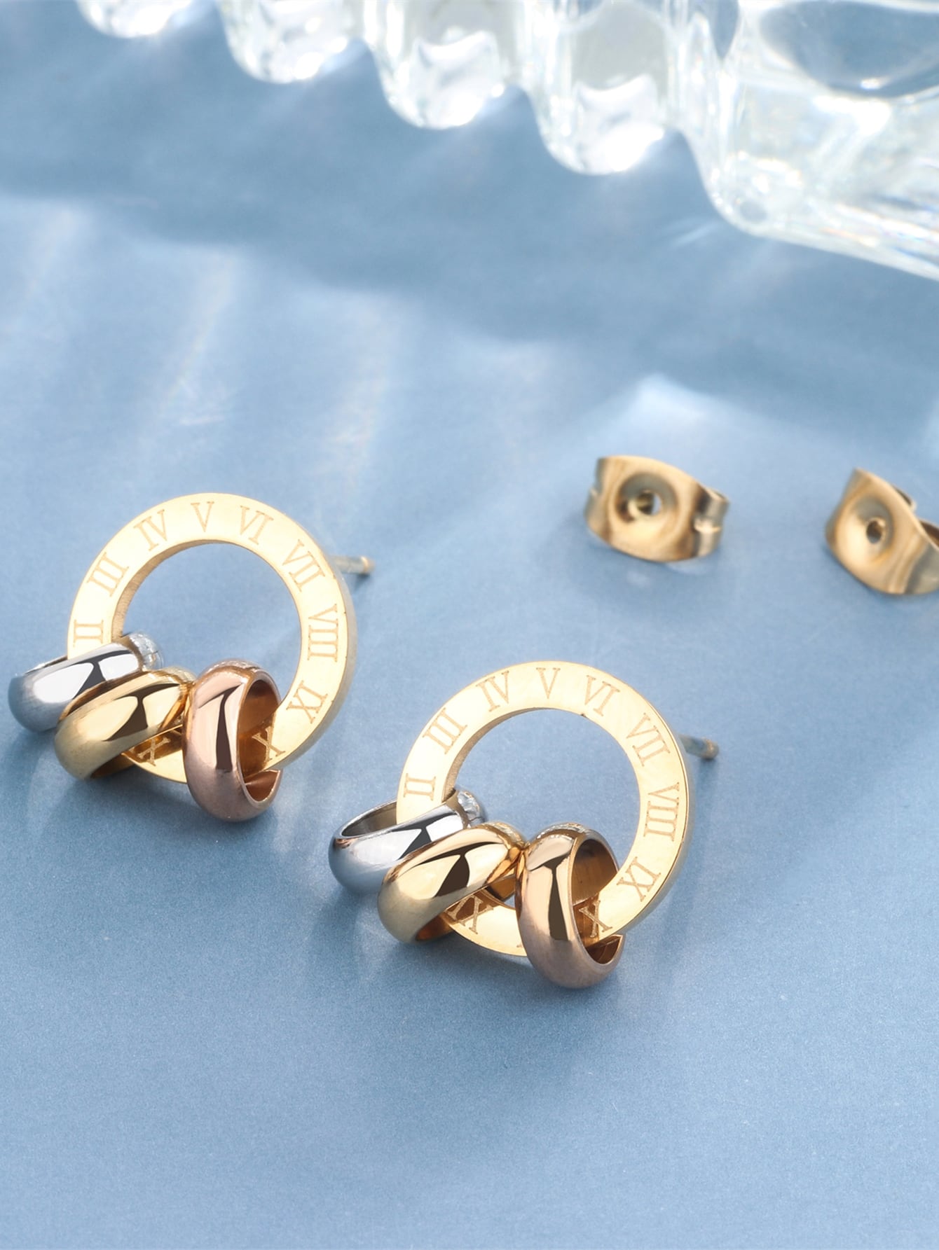 

Fashion Roman numeral hoop earrings creative design three-color interlocking earrings