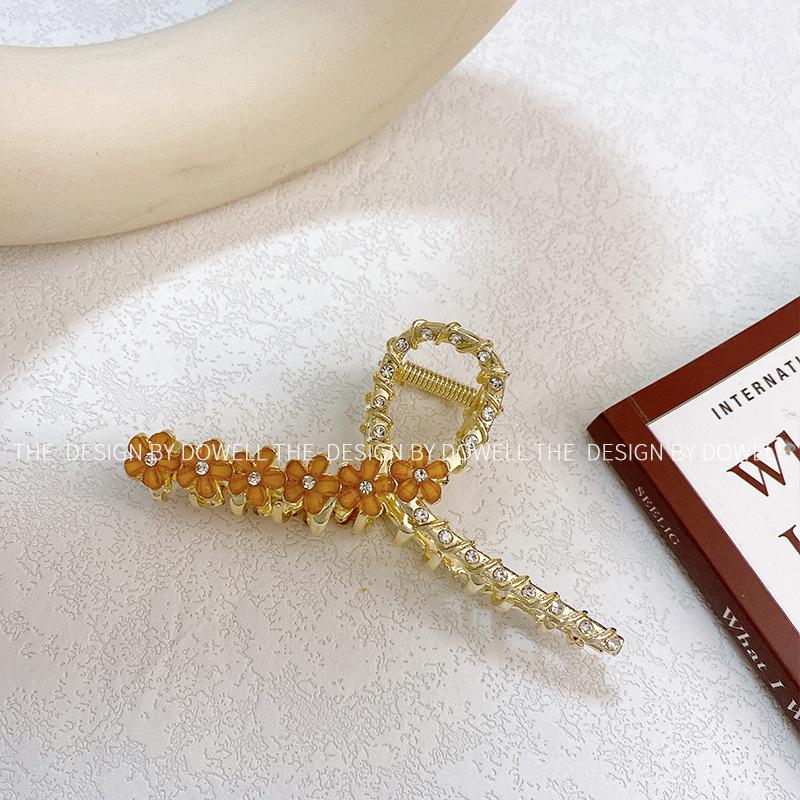 

Large Elegant Hair Claw Clip With Floral Design For Fashionable Women In Six Colors Beautiful Yellow Flower
