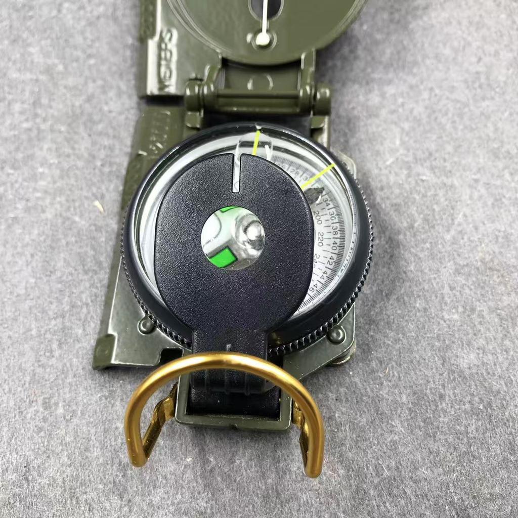 High-quality Metal Multi-functional Navigation Compass and Compass Is Suitable for Outdoor Activities.