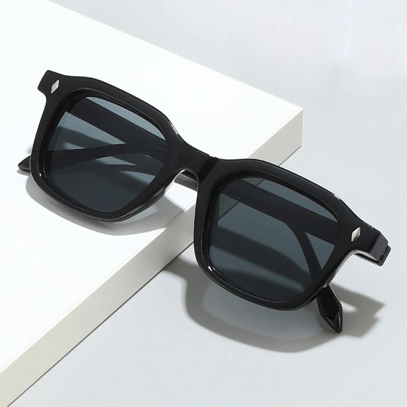  Square Women Fashion Sunglasses Shades UV400 Retro Rivets Clear Gradient Men Trending Sun Glasses