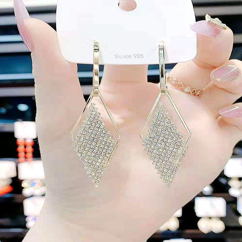 Koreanische stilvolle Quastenohrringe: Glänzend, luxuriös und figurschmeichelnd Sommer-Mode für Frauen