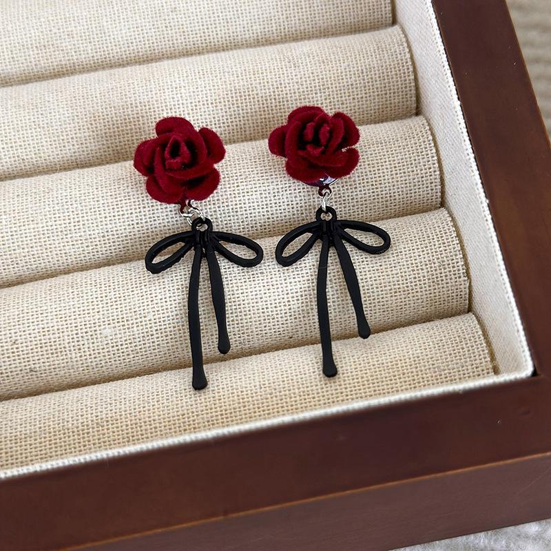 

Винтажные серьги с бантиком в виде розы для женщин, дизайнерские легкие роскошные серьги, уникальные темпераментные серьги красный