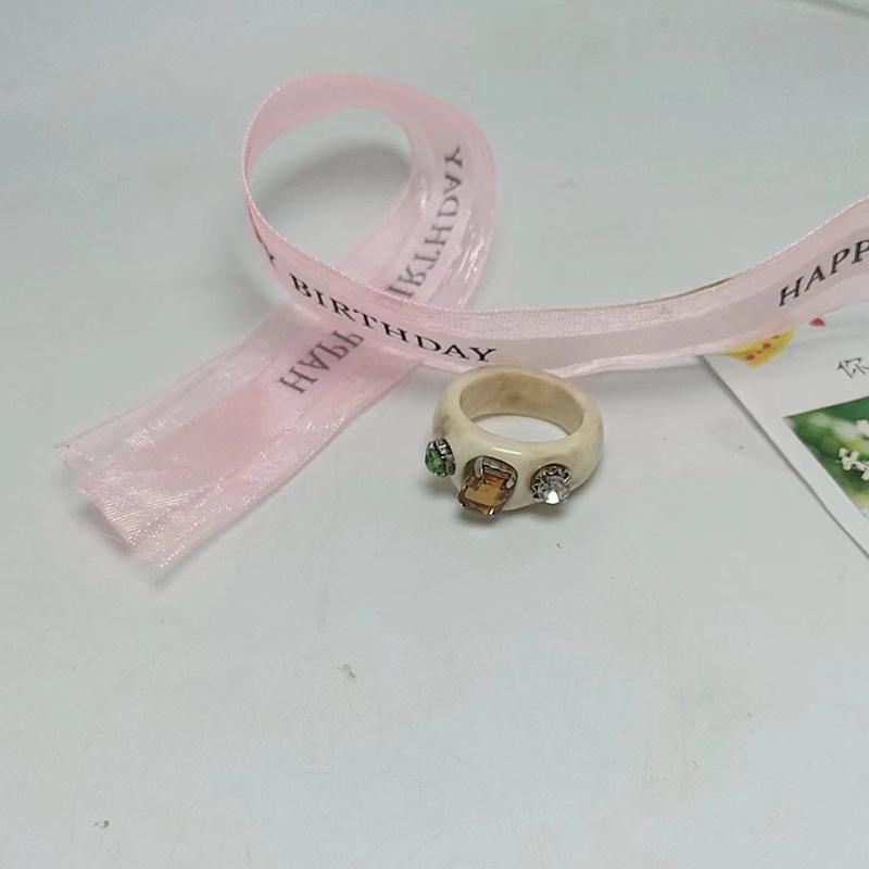 Sada prstenů z pryskyřice a acetátu v mixu barev, kulatý a čtvercový, pro ženy