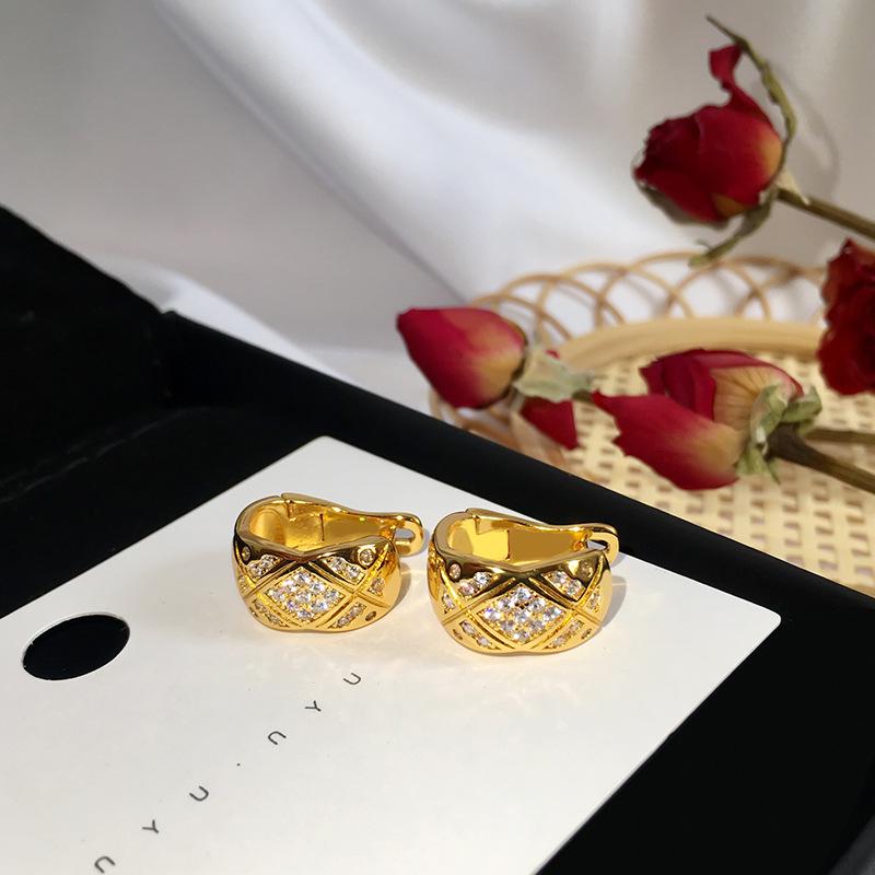 Elegant Argyle Diamond-Inlaid Ear Clips - Trendy European & American Style