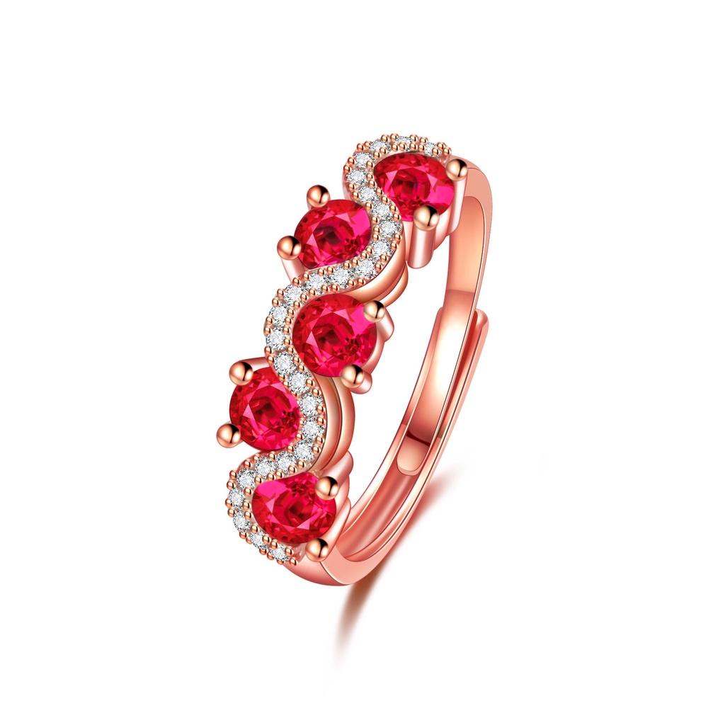 Bague tendance en diamant rouge de couleur or rose, style géométrique avec un design torsadé entrelacé