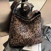 2025 Winter New Leopard Print Women's Shoulder Bag Large-capacity Commuter Tote Bag Light, Simple and Versatile Messenger Bag