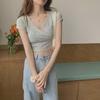 T-shirt da donna floreale con scollo a V, stile coreano dolce e piccante, vita alta, maniche corte aderenti, Top Hot Girl Estate 2025