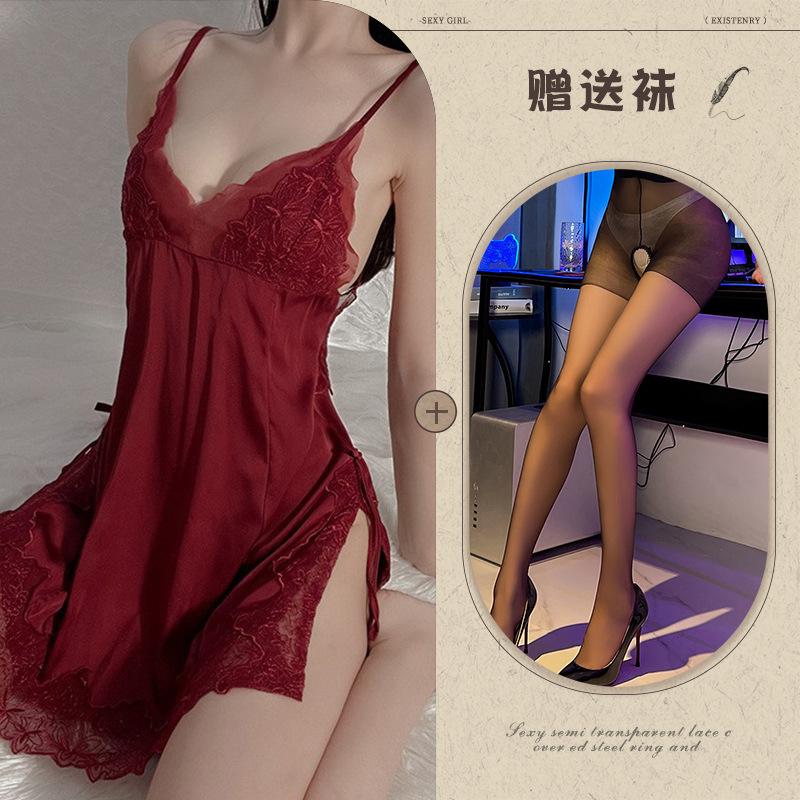 Sexy underwear, small breasts, sexy temptation, convenient suspenders on the bed, no need to take off sleeping clothes, nightgown teasing robe
