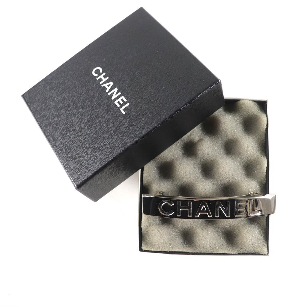 Excellent CHANEL hair accessory Logo Design Barrette Silver Women 96P Used