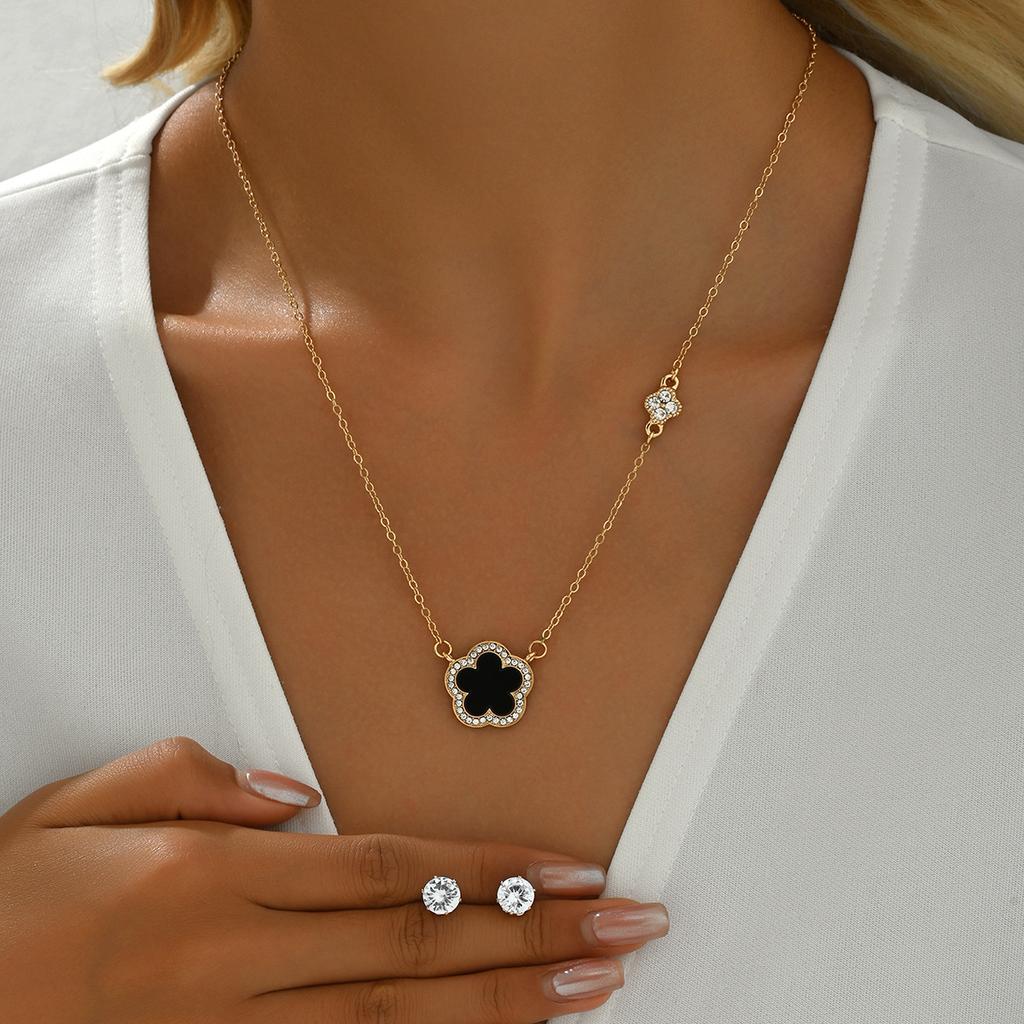 2025 neue Xiaoxiang Halskette Ohrringe Set Blume Set Diamant Design Lange Schlüsselbein Kette