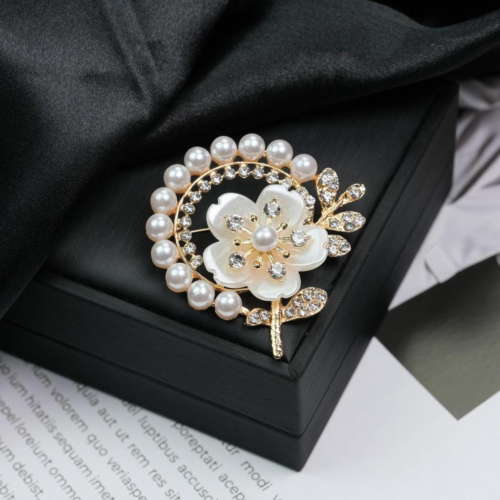 Elegant Versatile Light Luxury Corsage Brooch with Niche Design - Anti-Exposure Pin