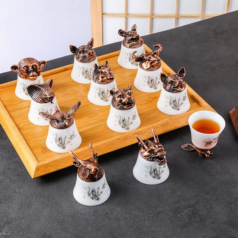 

Прямые продажи Двенадцать знаков зодиака Бокалы для вина Чашка для байцзю Чашка для спиртных напитков Одна чашка Легкая роскошь Керамический диспенсер для вина Подарочный набор