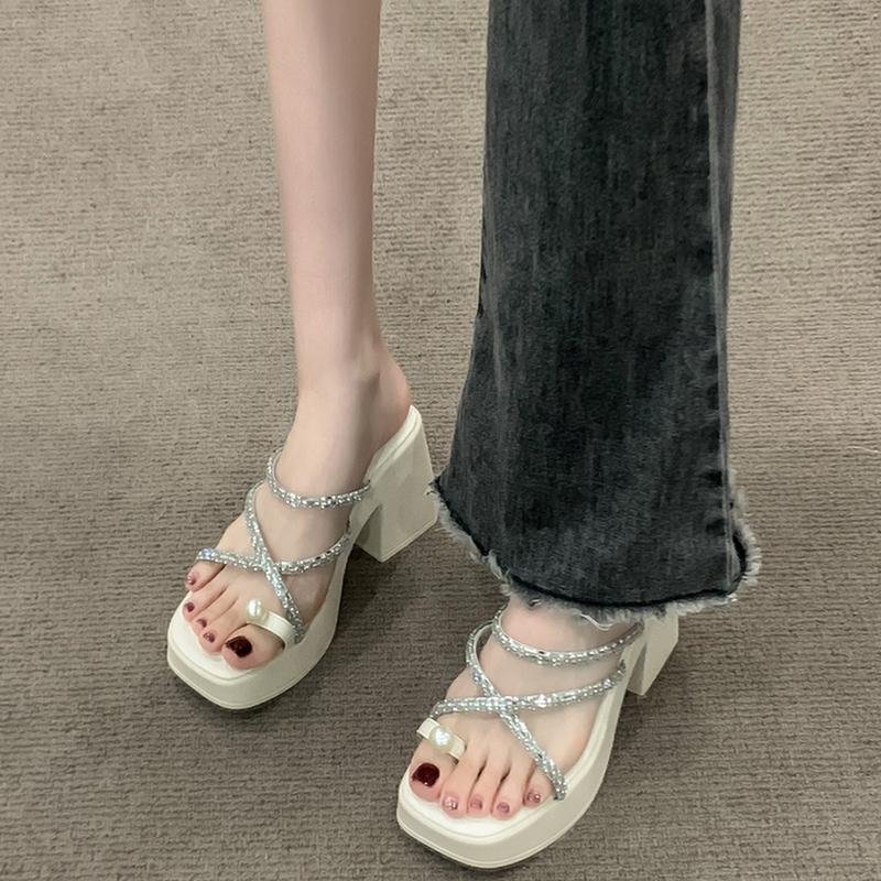 

Летние женские тапочки с зажимом на носке, модные элегантные шлепанцы с узким ремешком и кристаллами, женские элегантные модельные сандалии на толстом каблуке