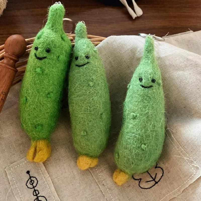 Eco-Friendly Felt Green Vegetable Keychain Adorable Lightweight Bag Pendant Schoolbag Ornament for Students Daily Use