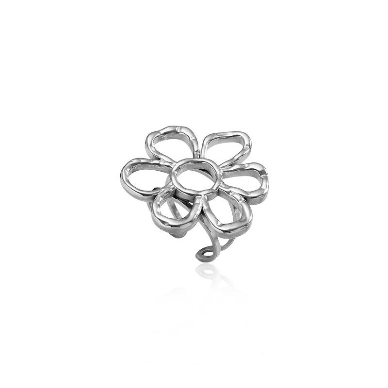 Fashion does not fade hollow stainless steel ring, high-end sense simple light luxury flower titanium steel ring jewelry women
