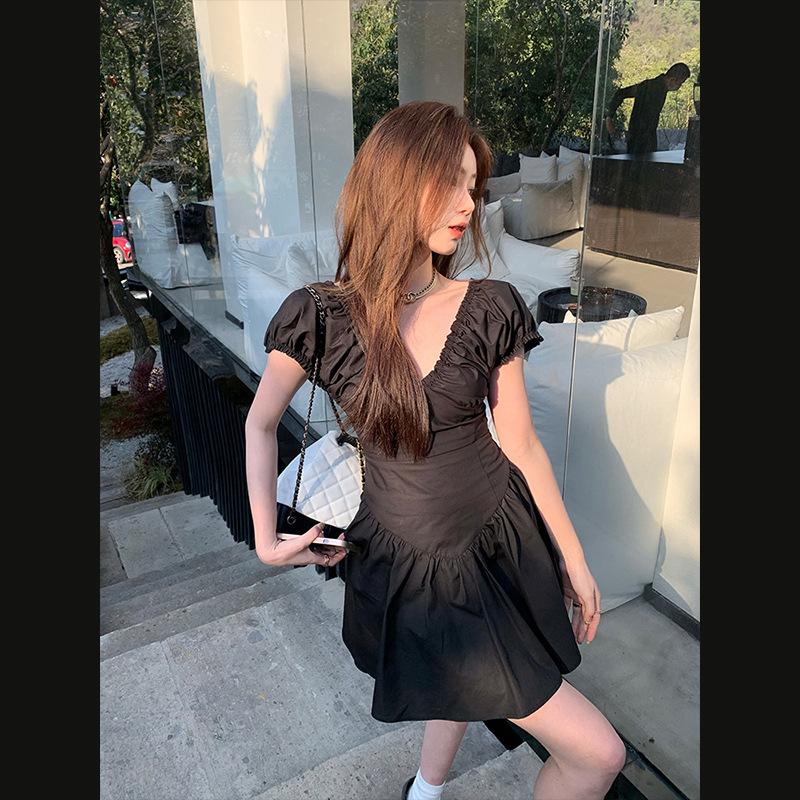Spring high-end versatile short skirt high-end fashion dress women's design feeling waist and thin A-shaped skirt