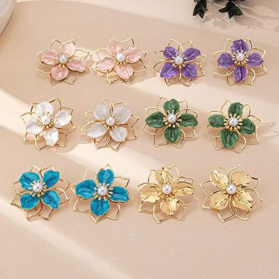 1 Pair Women's Earrings Women's Hollow Flower Earrings Are Sweet And Romantic For Daily Wear And Vacation Wear