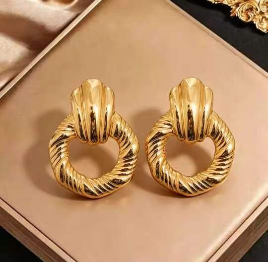Retro ring stainless steel gold stud earrings, personalized design sense niche earrings